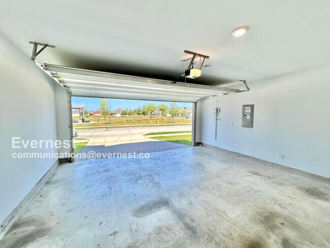 Building Photo - 7204 Black Cherry Ln