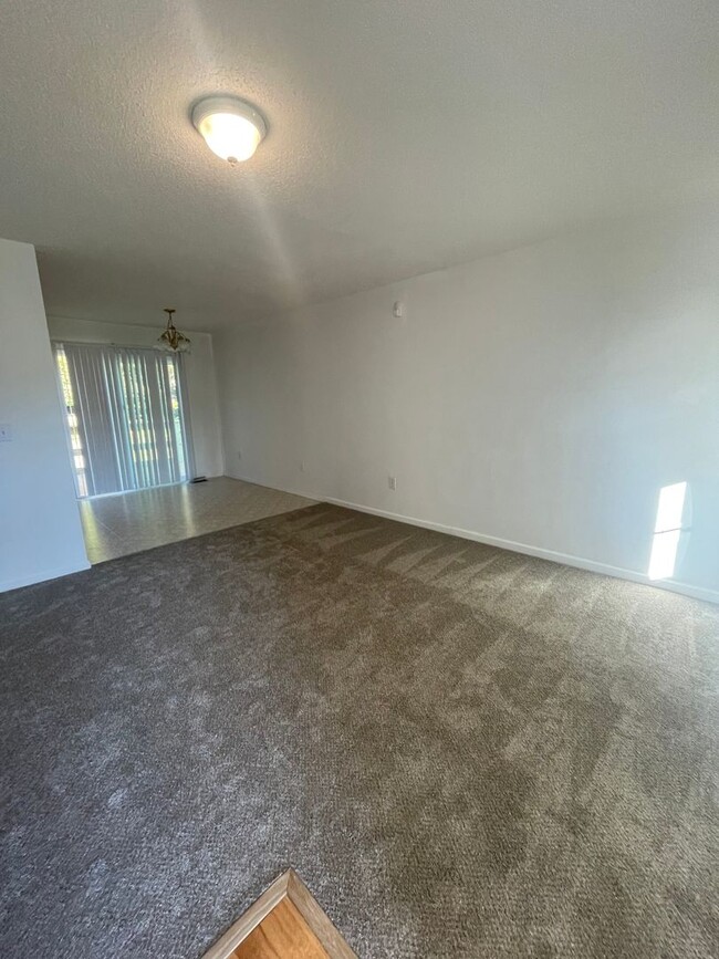 Building Photo - 3 Bedroom 2 Bath Home near downtown Greenv...