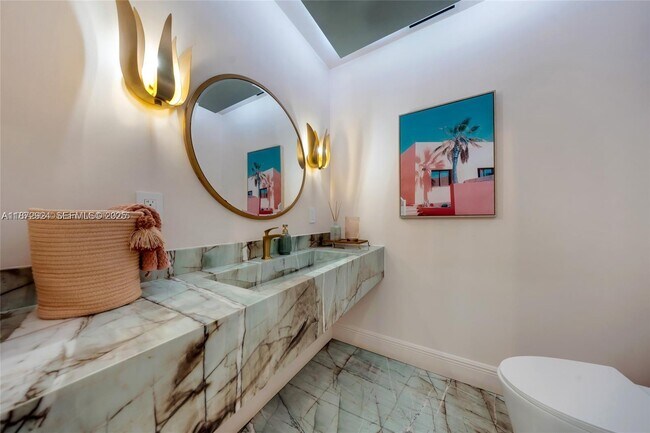 Building Photo - 1141 NE 90th St