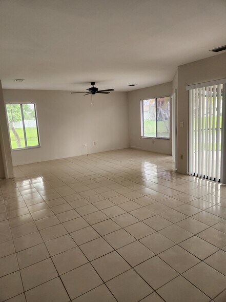 Building Photo - 9712 Saratoga Park Ct