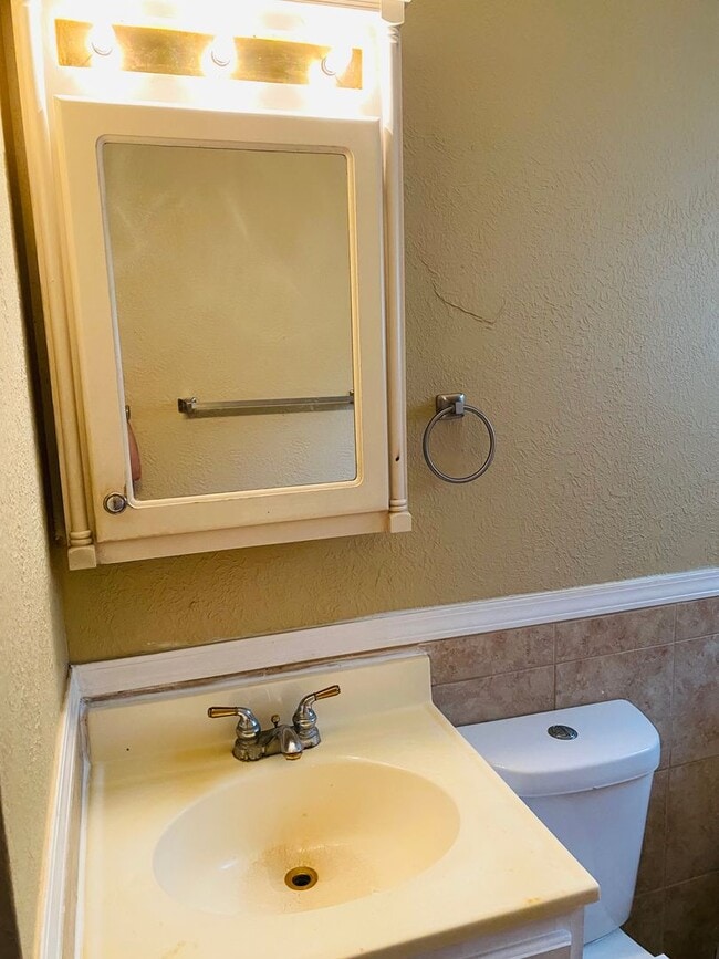 Building Photo - 5535 S Kenneth Ave