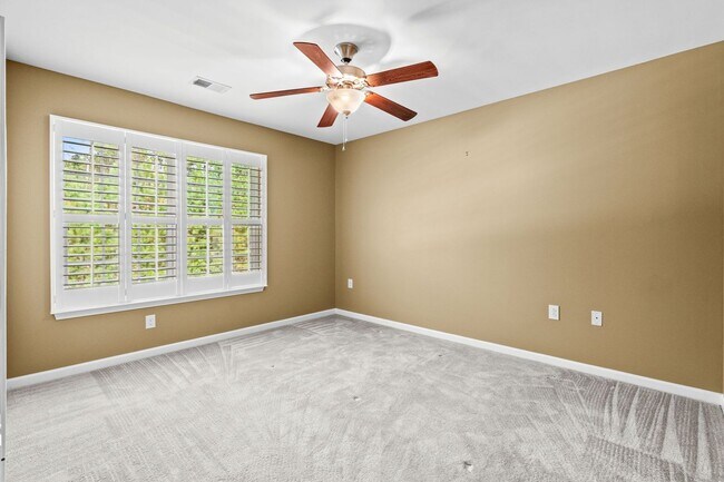 Building Photo - 156 Parmelee Dr
