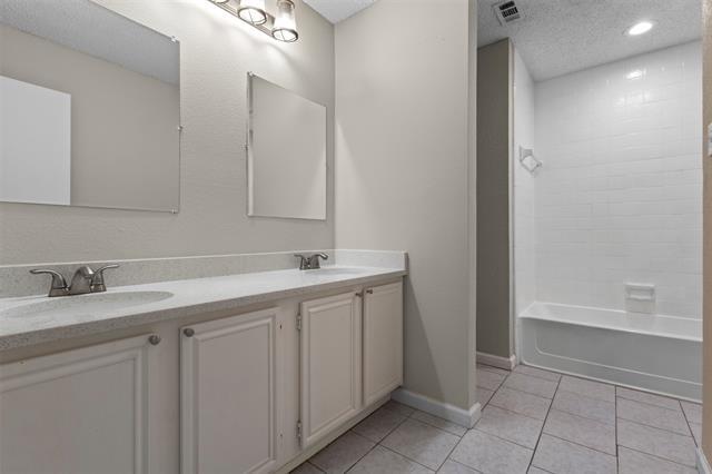 Building Photo - 2847 Red Oak Dr