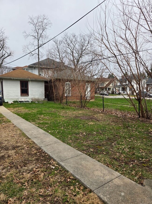 Building Photo - 503 Carlisle Ave