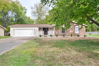 Building Photo - 304 Gateway Rd