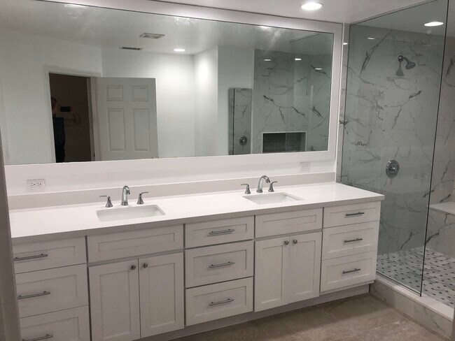 Building Photo - 2579 La Lique Cir