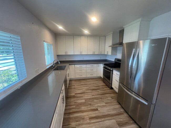 Building Photo - 880 San Mateo Ct