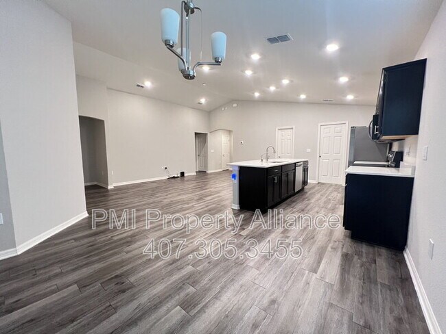 Building Photo - 1002 Corso Dr