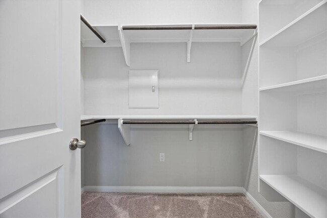 Building Photo - 320 Creek Rd