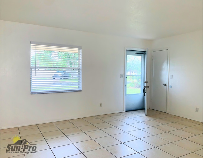 Building Photo - 1965 Nelson Ave