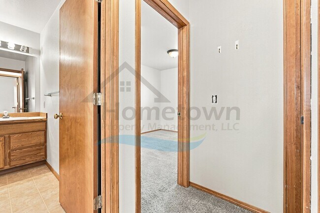 Building Photo - 7533 N Winter View Dr