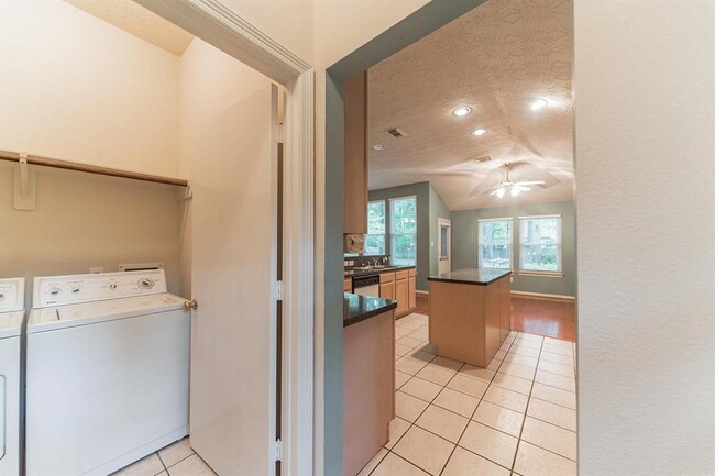 Building Photo - 519 Mesquite Dr