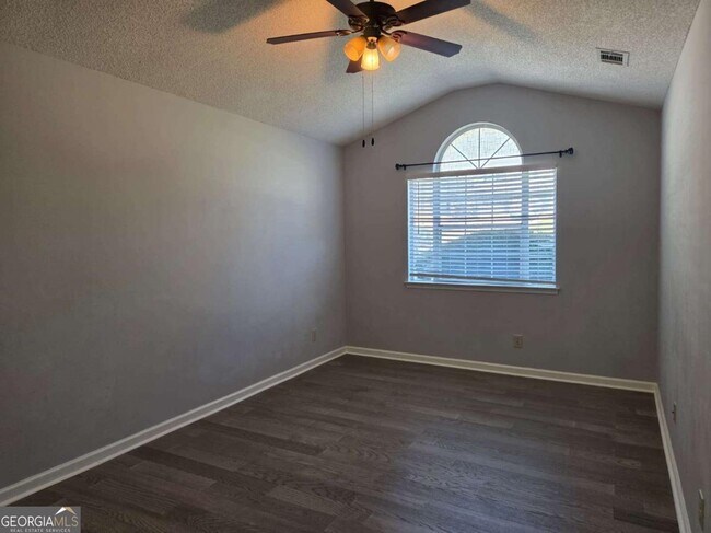 Building Photo - 1155 Riverside Trce