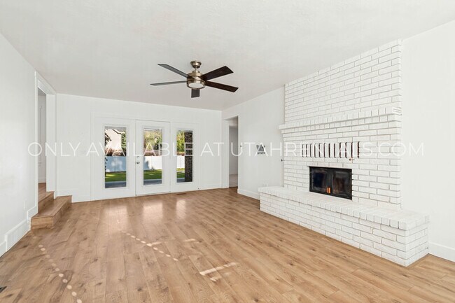 Building Photo - 960 N E Vw Ln