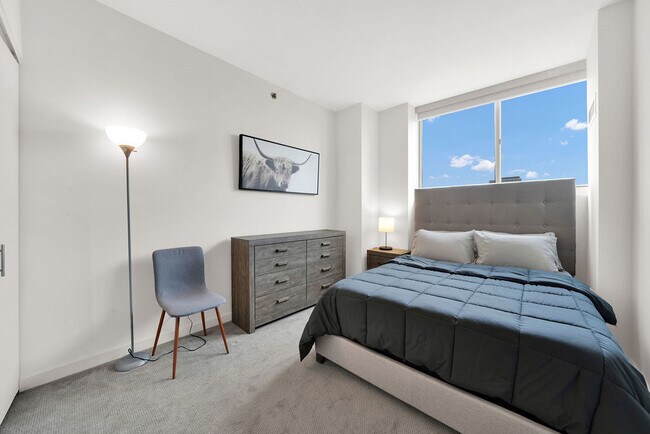 Building Photo - 910 W Huron St