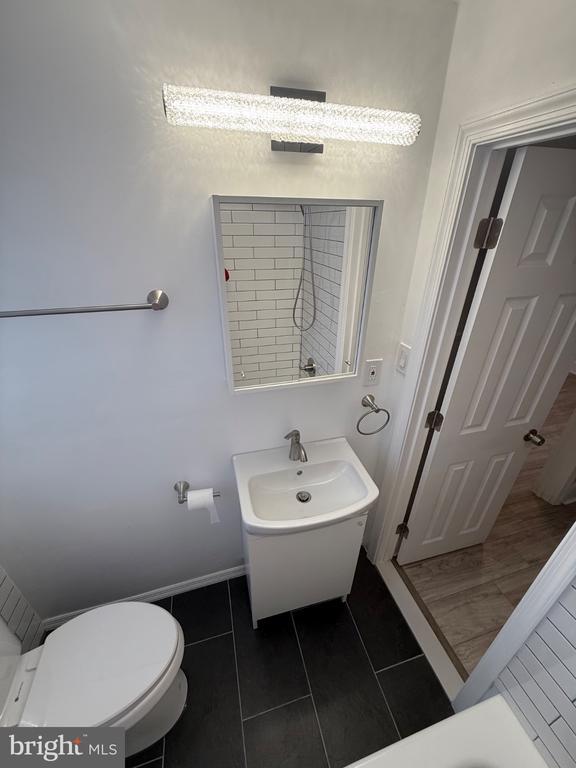 Building Photo - 2048 N Darien St