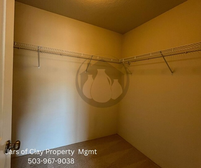 Building Photo - Move in Special!!!  Great South Salem Town...