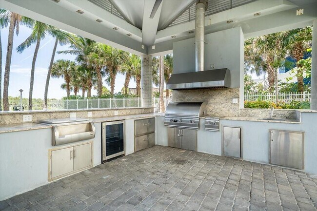 Building Photo - 6301 Collins Ave