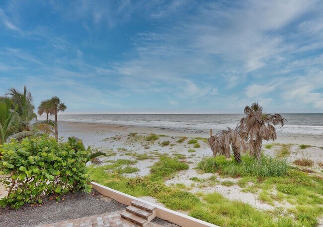 Building Photo - Gulf-Front Luxury Townhouse | 4 Bedrooms +...