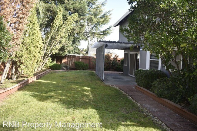 Building Photo - 3 br, 3 bath House - 5616 Bluffs Drive
