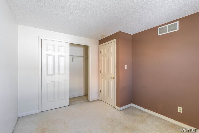 Building Photo - 319 King Peterson Rd