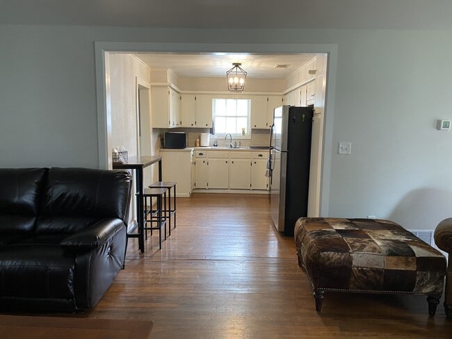 Building Photo - 1301 W Frey