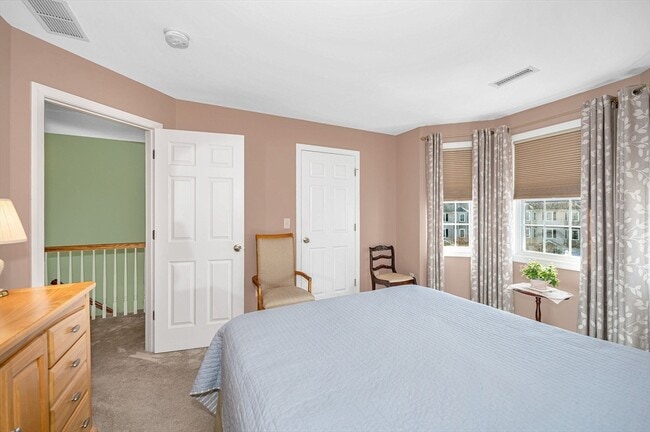 Building Photo - 262 Littleton Rd