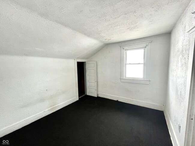Building Photo - 501 N Alameda Ave