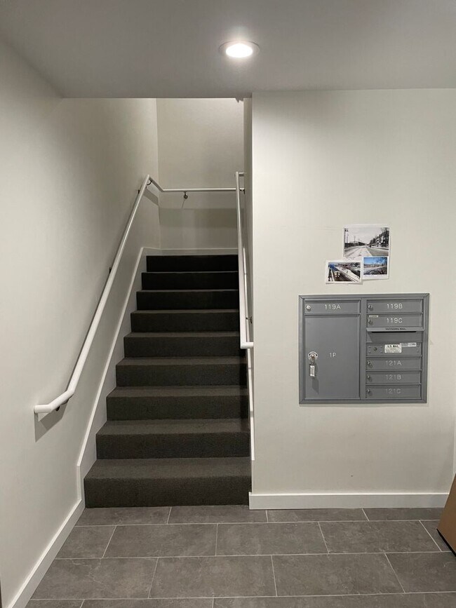 Building Photo - Jamaica Plain 2 bedroom w/garage parking a...