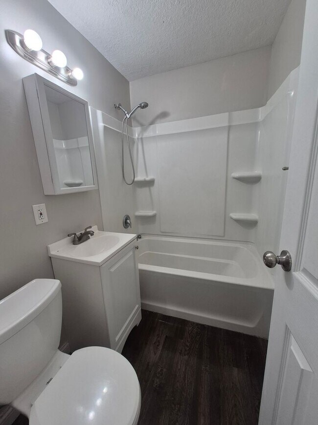 Building Photo - Cozy Ranch Home