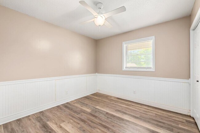 Building Photo - 413 Springdale Dr