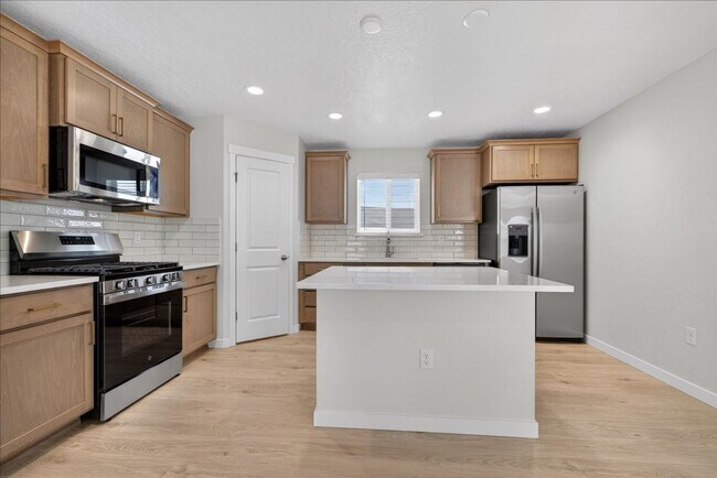 Building Photo - Brand New 3BR/2BA Single-Level Home - Community Pool, Park & Easy I-84 Access