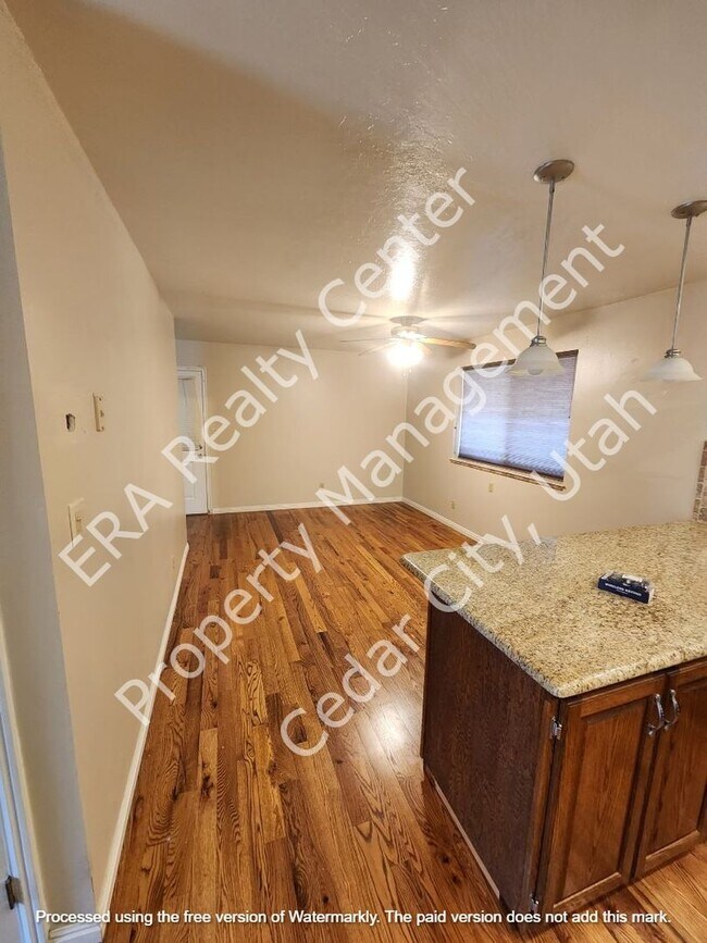 Building Photo - 921 N 400 W
