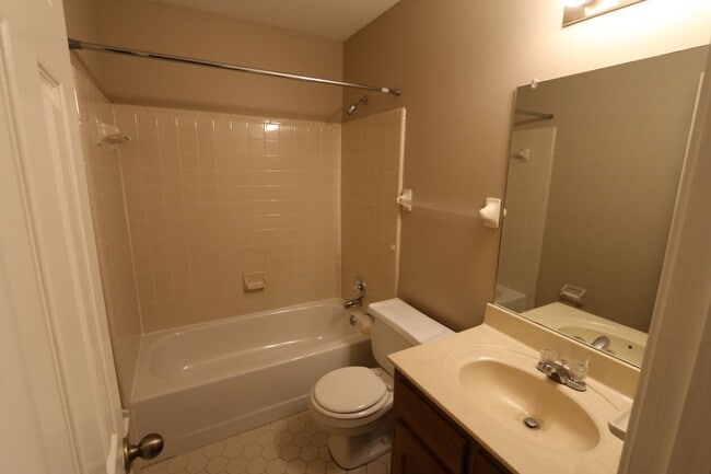 Building Photo - Southeast Memphis Family Beauty