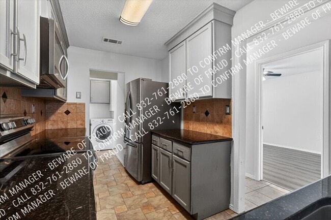 Building Photo - 2031 Towngate Dr