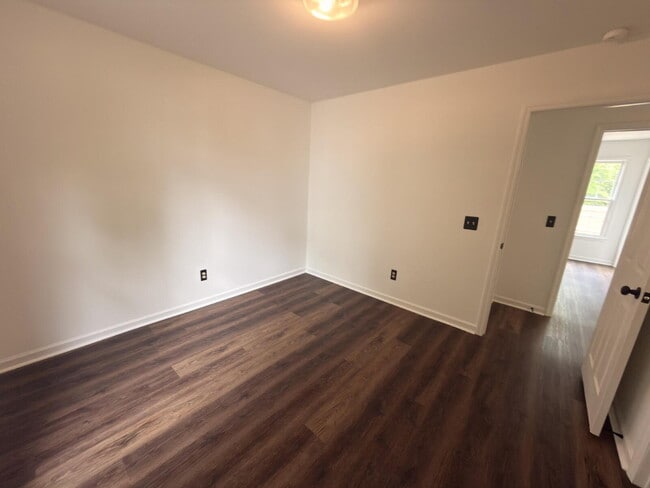 Building Photo - Move-In ready-Rosewood 3BR w/ Fenced Yard + Pet Friendly