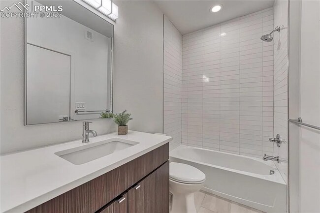 Building Photo - 1231 Newton St