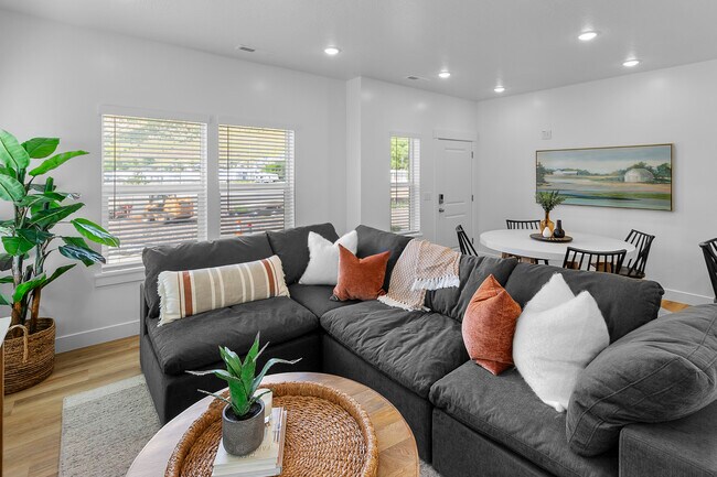 Building Photo - 82 W 925 N