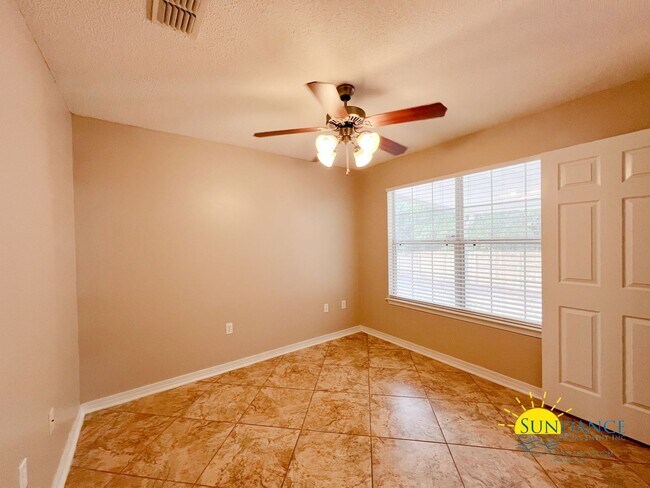 Building Photo - Updated 4 Bedroom Home in Crestview