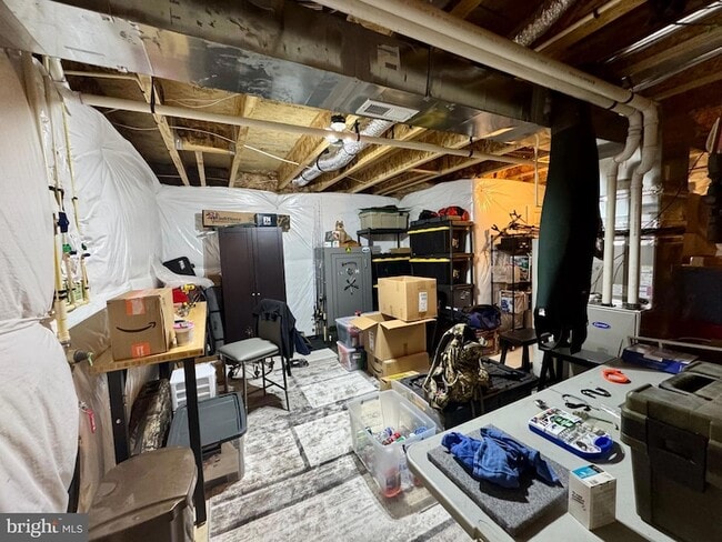 Building Photo - 100 Batik Wy