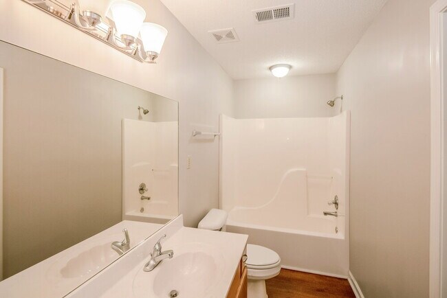 Building Photo - 4490 Shadow Glen Cove