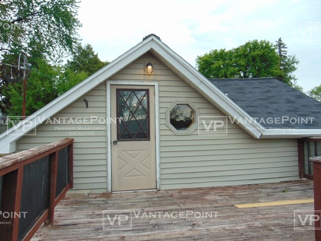 Building Photo - 632 River Ave