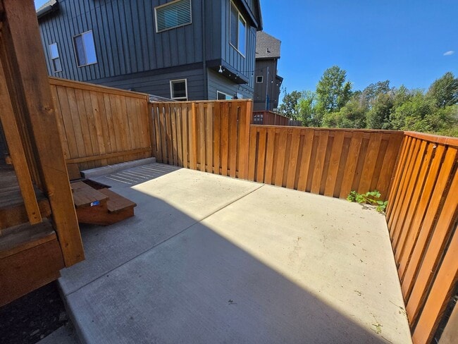 Building Photo - Terrific Orenco Station area 4 BR, 3.5 BA ...