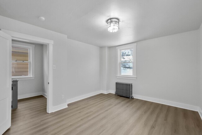 Building Photo - Renovated 3 bedroom home available NOW!
