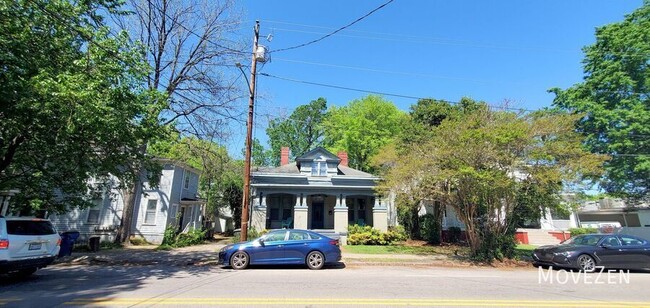 Building Photo - 209 E Peace St