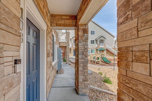 Building Photo - $2,415- 2 Bed, 2 Bath Ground Floor Condo w...