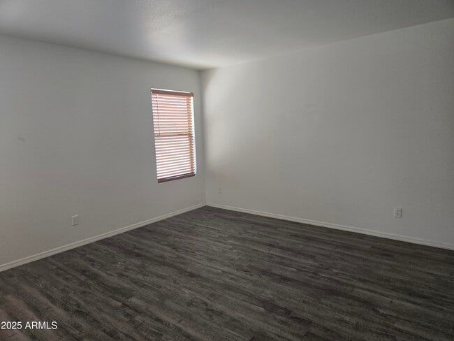 Building Photo - 15736 W Crocus Dr