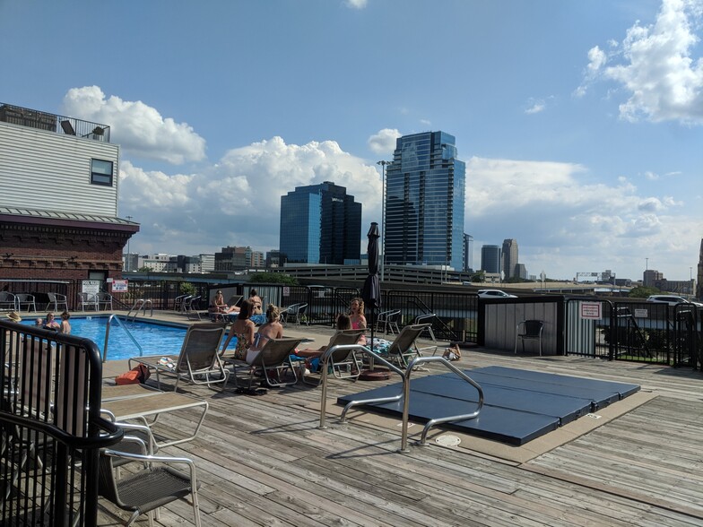 Pool & Hot Tub on the Roof - 600 Broadway Ave NW