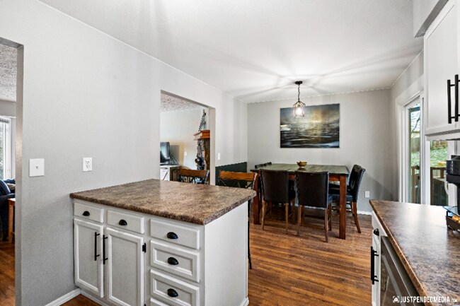 Building Photo - 9202 Cam Island Cir