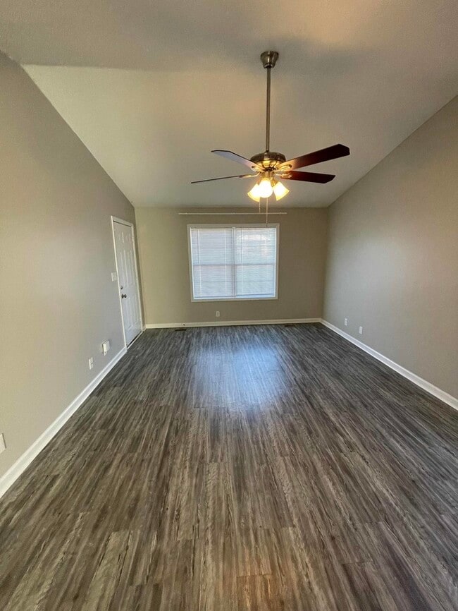 Building Photo - 320 Donna Dr